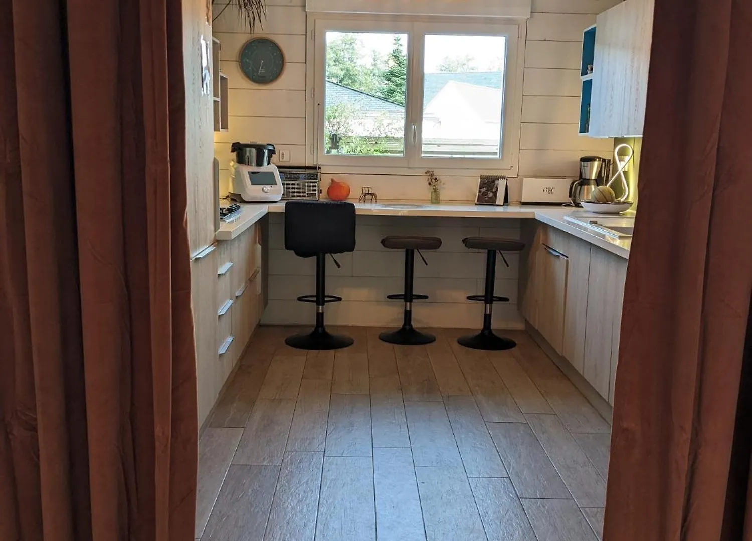 Apartmán Chambre 2Eme Etage Avec Bureau, Wc Et Lavabo Prive, Au Calme En Impasse, Bourg 300M Et Bras De Mer 1Km! Crach